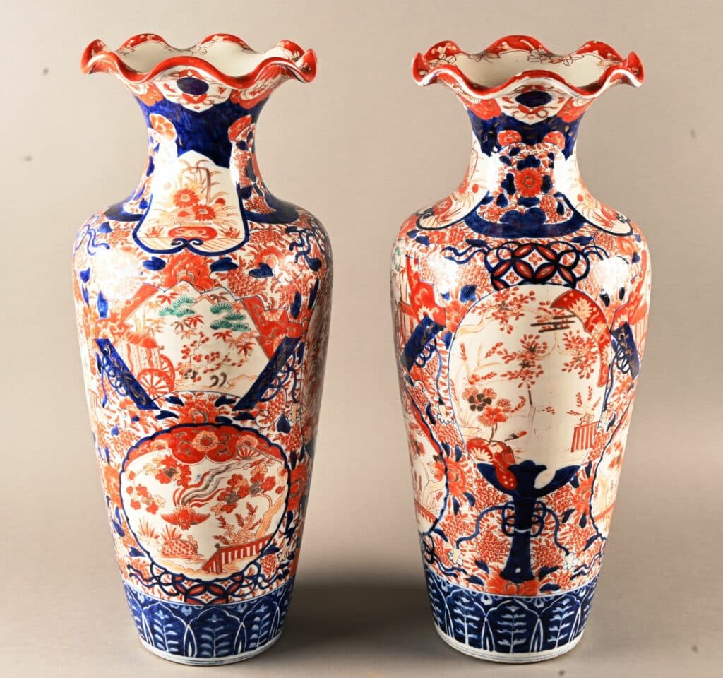 Paire de vases Imari Japon XIXe.