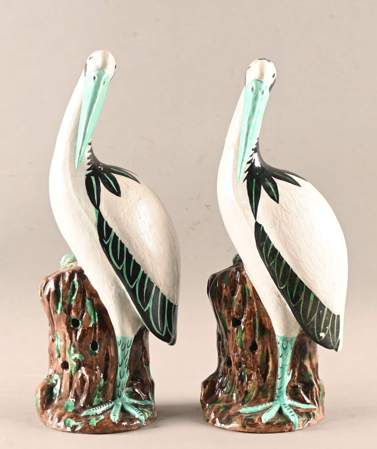 CHINE. Paire de grandes grues blanches en porcelaine de Chine.