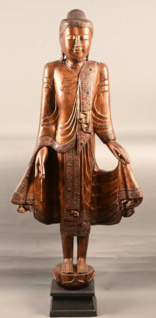 Bouddha debout en bois doré