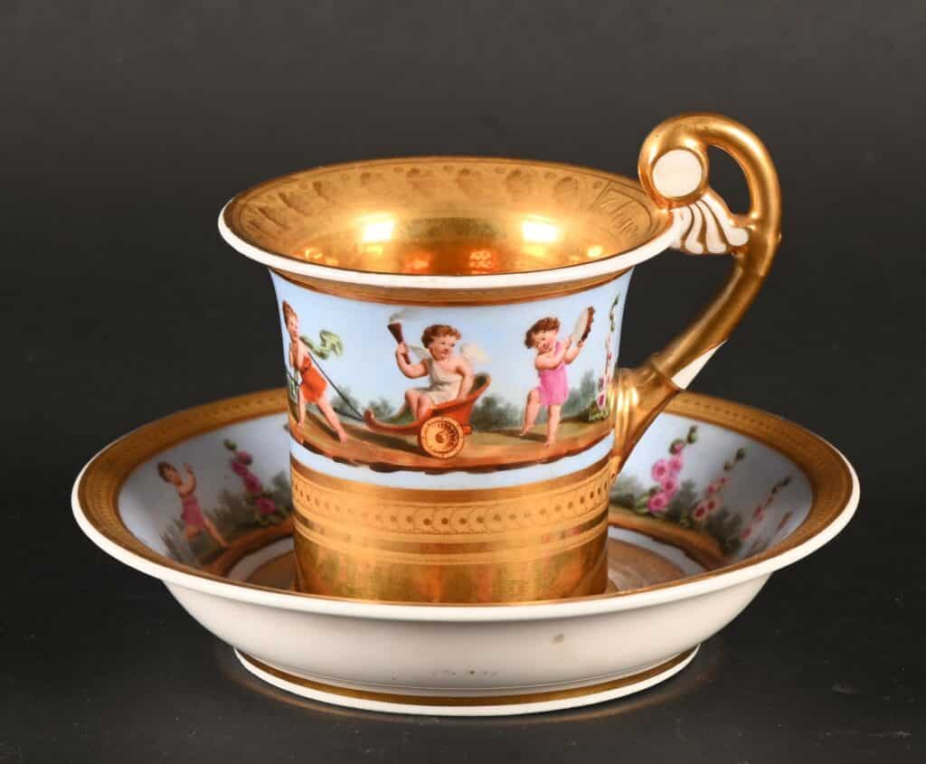 Tasse et soutasse en porcelaine de Paris " Souvenir"