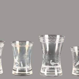Partie de services à verres gravés de motifs de faisans