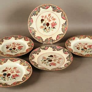 Belle suite de 5 assiettes en porcelaine de Chine