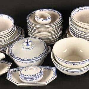 Partie de service en porcelaine de Tournai