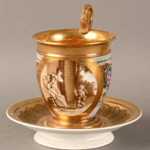 Tasse balustre en porcelaine de Paris