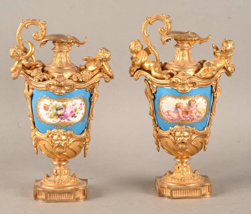 Paire de vases aiguières
