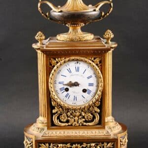 Pendule borne de cheminée Louis XVI en bronze doré