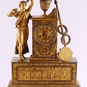 Pendule borne d'époque Restauration en bronze doré.