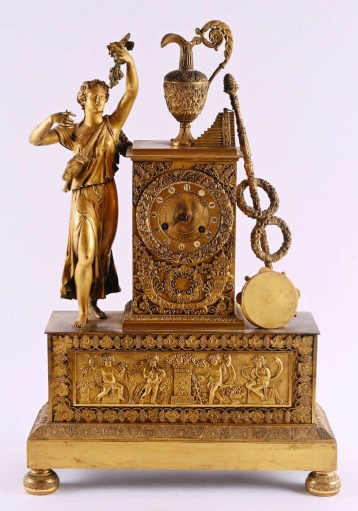Pendule borne d'époque Restauration en bronze doré.