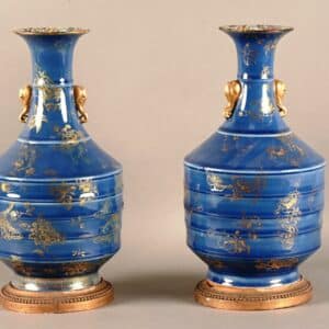 Paire de vases à panses en porcelaine de Chine