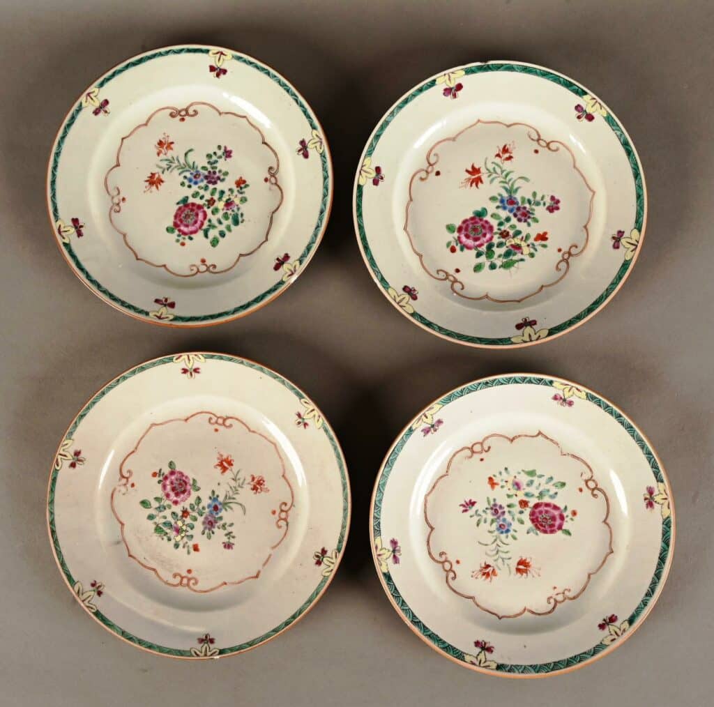 CHINE Suite de 4 assiettes