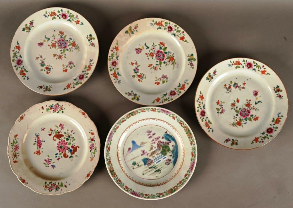CHINE Suite de 5 assiettes