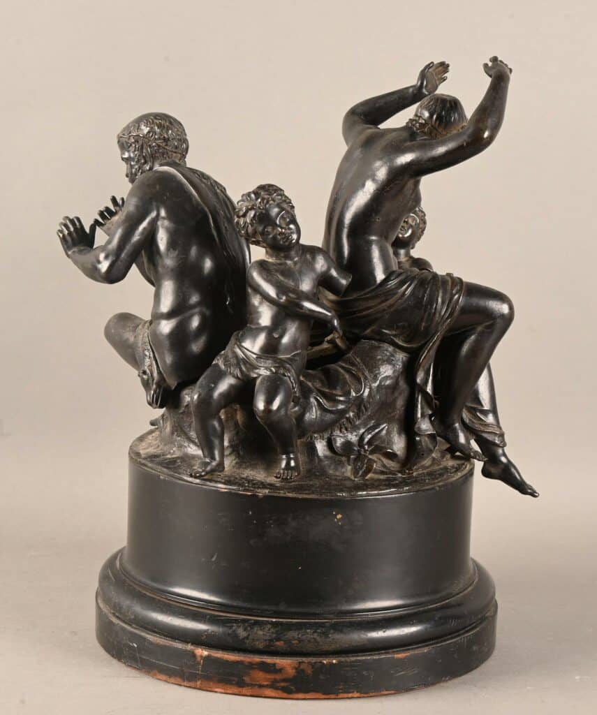 Groupe sculpté en bronze patiné " Bacchanale "