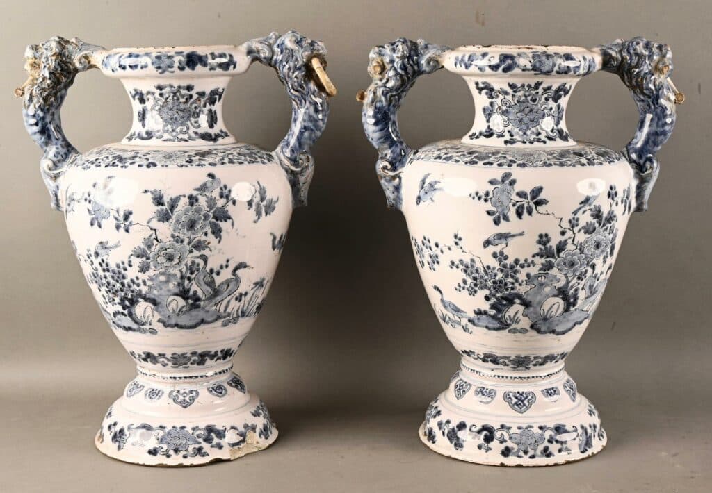 Paire de vases amphores