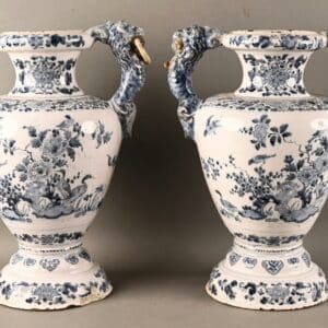 Paire de vases amphores