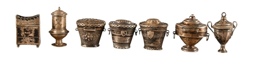 Suite d'argenterie miniature hollandaise et anglaise composée de 7 objets