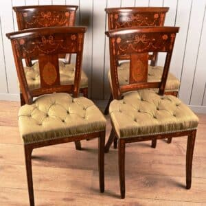 Suite de quatre chaises hollandaises en acajou et marqueterie
