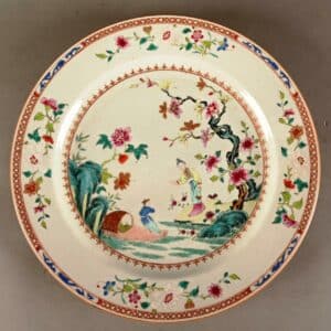 Grand plat en porcelaine de Chine