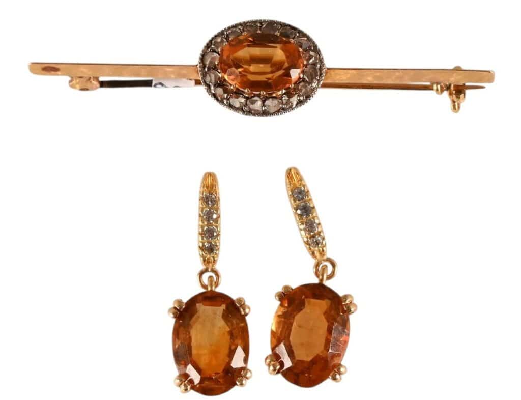 Ensemble boucles d'oreilles et broche en o   r et topaze