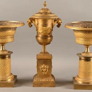 Suite de trois éléments en bronze doré et ciselé d'époque empire.