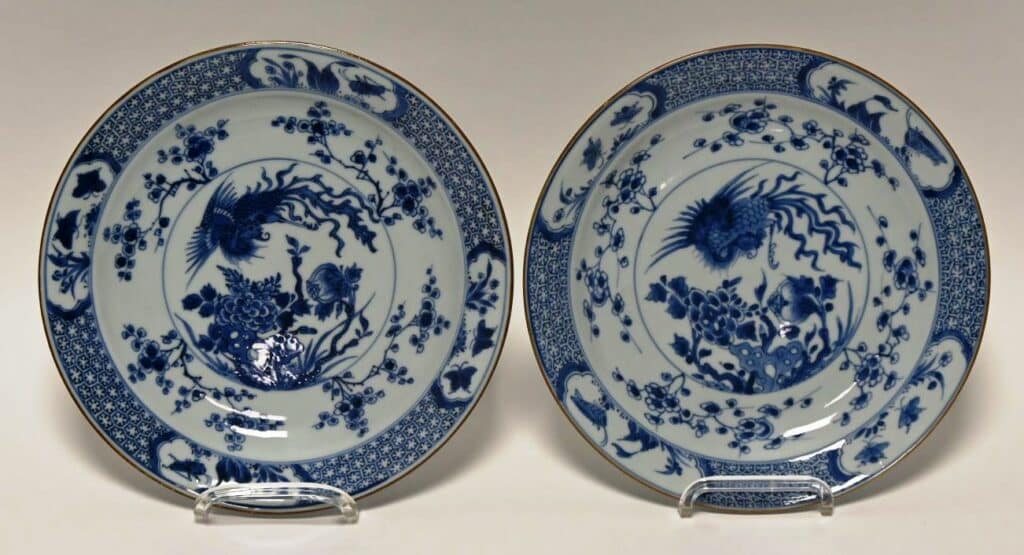 Paire de deux assiettes en porcelaine de Chine