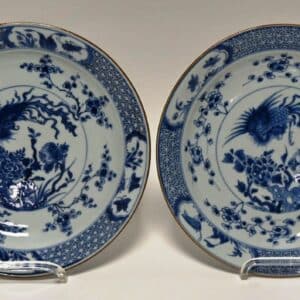 Paire de deux assiettes en porcelaine de Chine