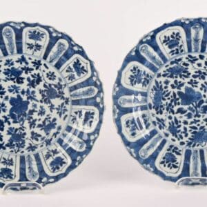 Paire d'assiettes en porcelaine de Chine au décor Wanli.