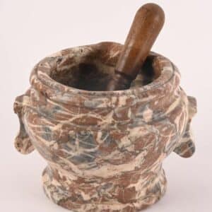 Mortier XVIIIème siècle en marbre Saint-Remy et son pillon.