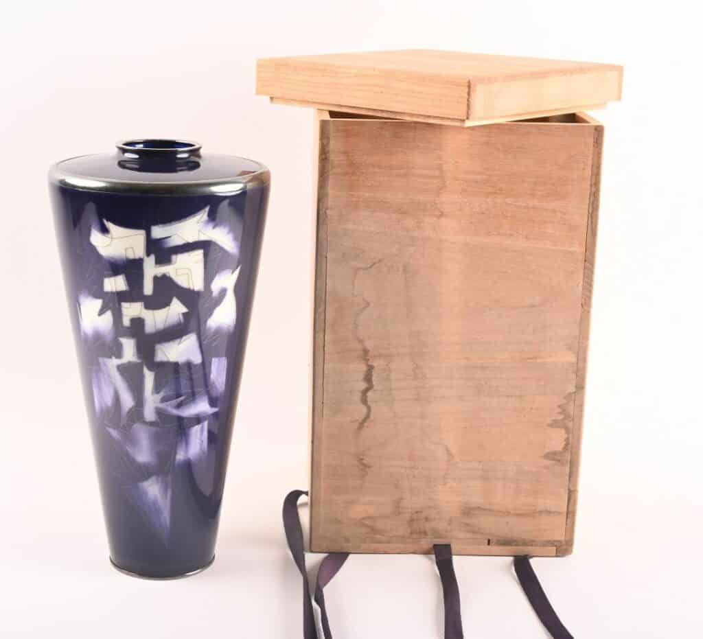 Vase aux émaux cloisonné. Ando Jubei