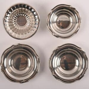 Suite de quatre coupelles en argent 800