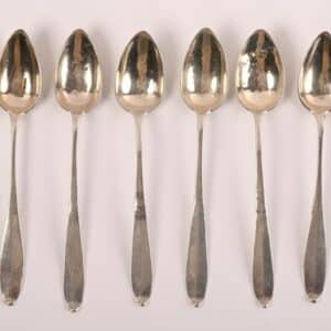 Suite de huit cuillères en argent