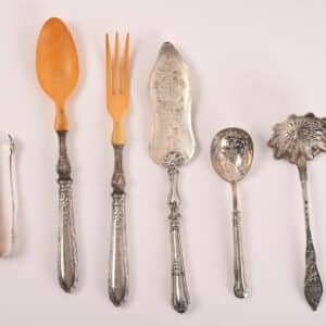 Réunion de couverts à servir