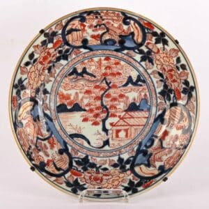 <div>Plat Imari à décor d'une pagode</div>