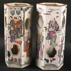 Paire de portes-chapeaux en porcelain