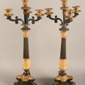 Paire de candélabres en bronze doré et patiné à quatre points de lumière d'époque Restauration.