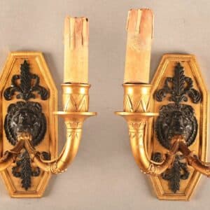 Paire d'appliques de style Consulat en bronze doré