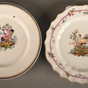 Deux assiettes en porcelaine en Tournai