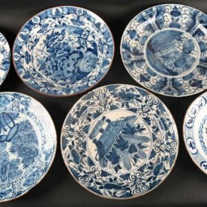 Lot composé de 6 plats en Faïence