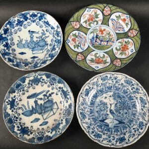 Lot composé de 4 plats en Faïence