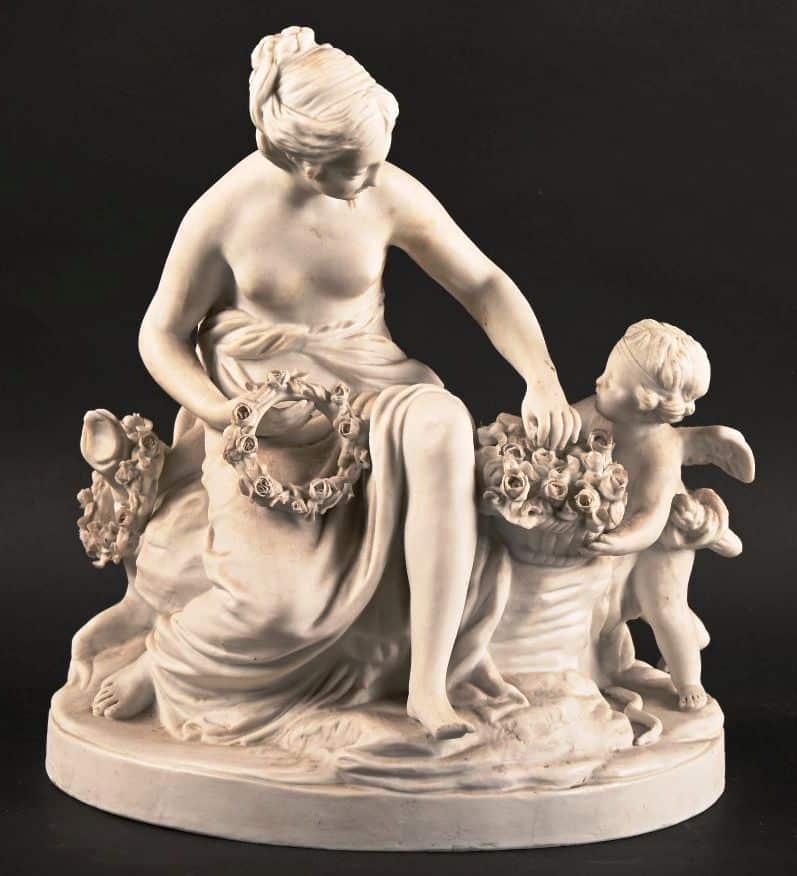 Groupe en biscuit " Muse et Cupidon "