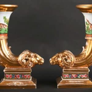 Paire de vases Rython en porcelaine à têtes de bélier.