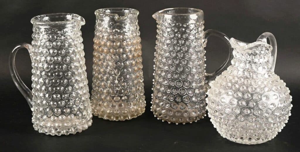 Suite de 3 cruches en verre clouté + 1