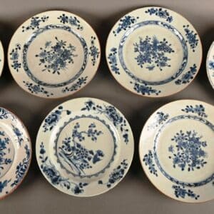 Suite de 7 assiettes en porcelaines et faïence