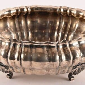 Corbeille godronnée à deux anses de style Louis XV en argent 800