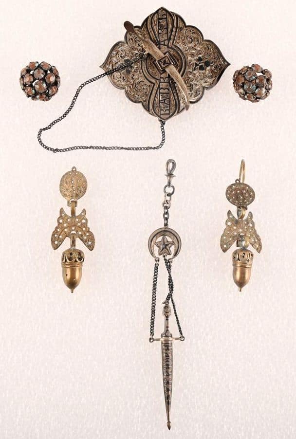 Petit lot en argent russe ( en partie poinçon 3a et 84 ( 875/1000))