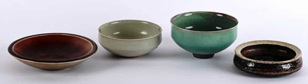 Lot composé de quatre coupes rondes en céramique scandinaves