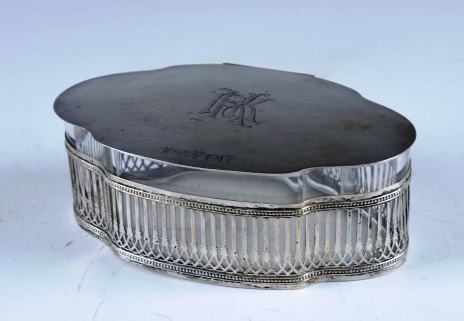 Boîte chantournée.