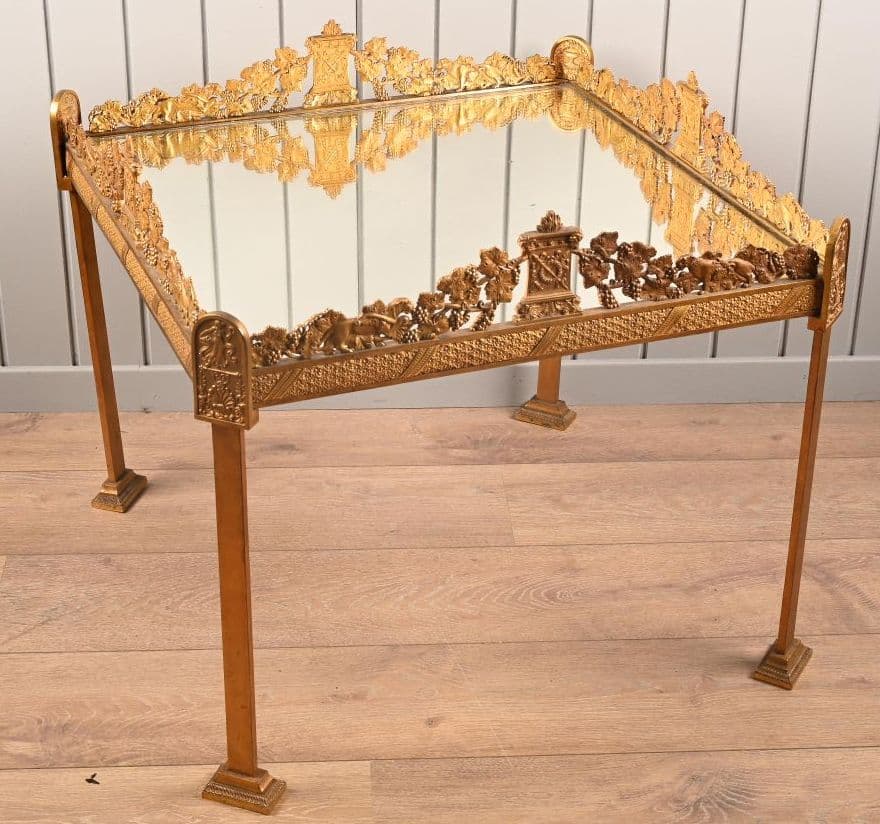 Milieu de table empire en bronze doré et ciselé.