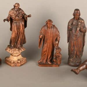 Lot composé de 5 statuettes en bois