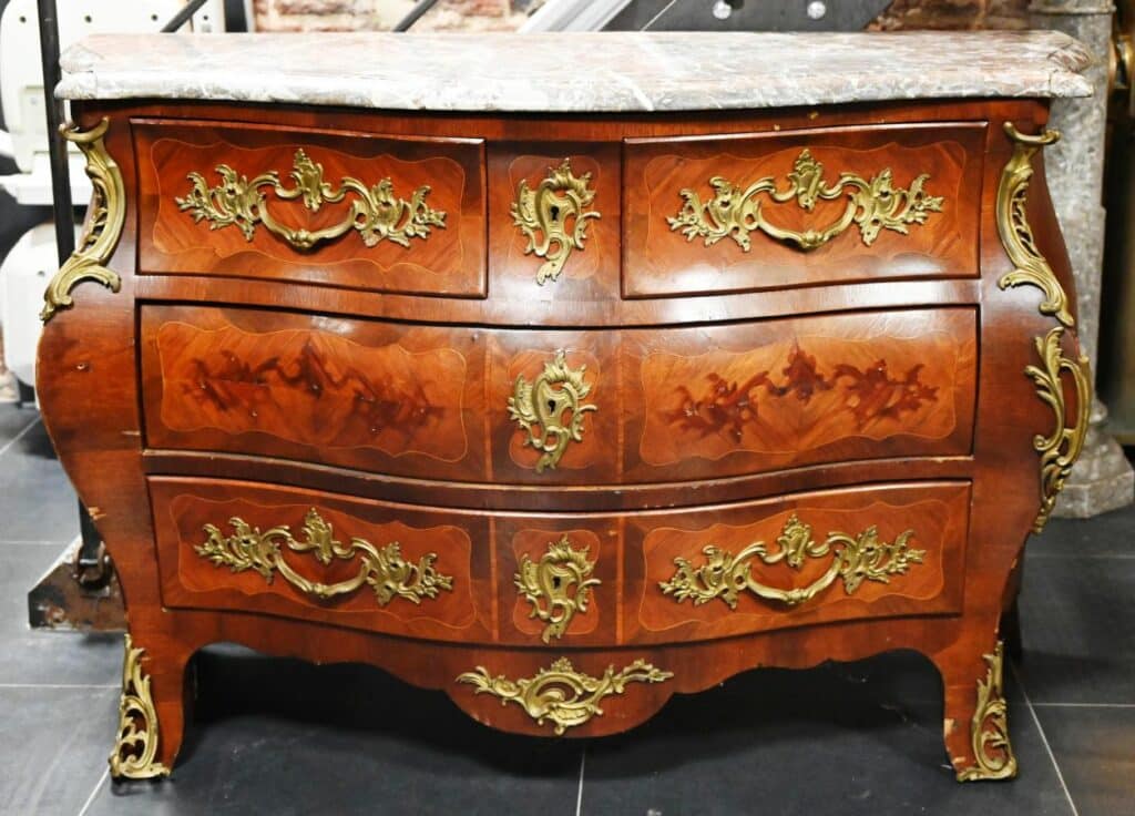 Commode de style Louis XV