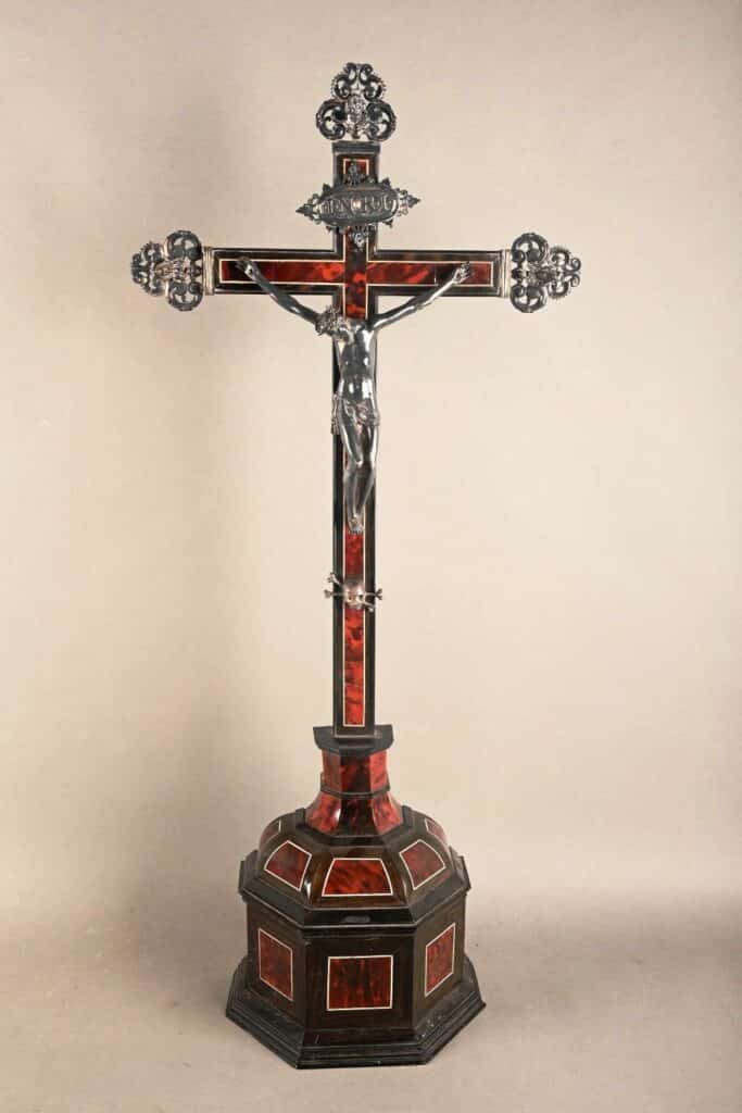 Christ d’autel sur socle